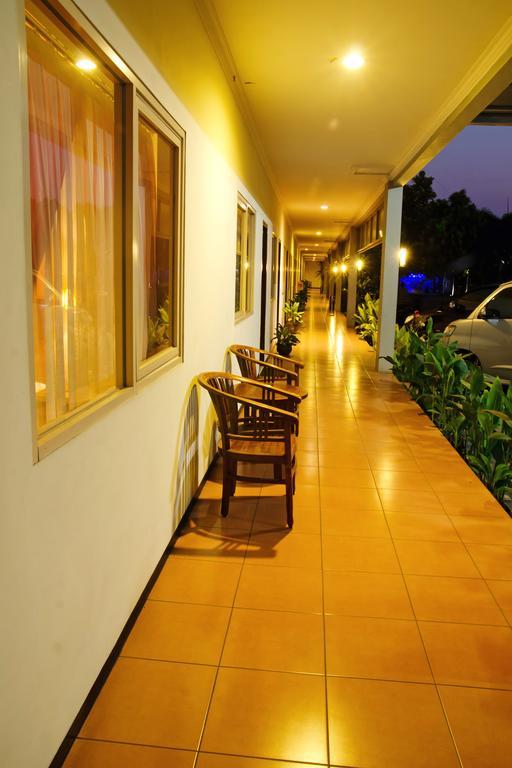 Hotel Kings Kudus Bagian luar foto
