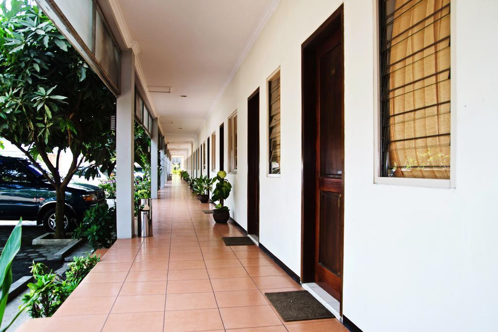 Hotel Kings Kudus Bagian luar foto