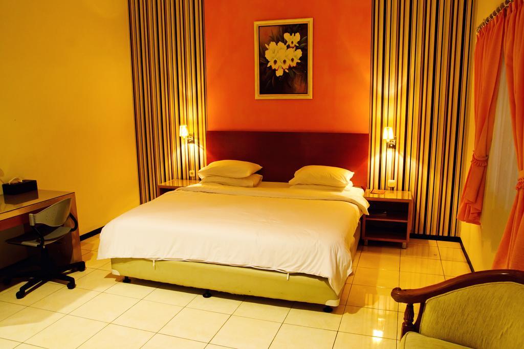 Hotel Kings Kudus Ruang foto