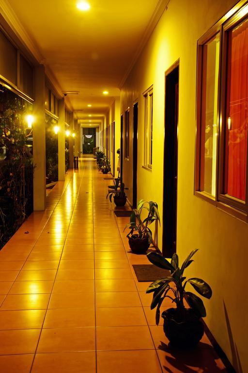 Hotel Kings Kudus Bagian luar foto