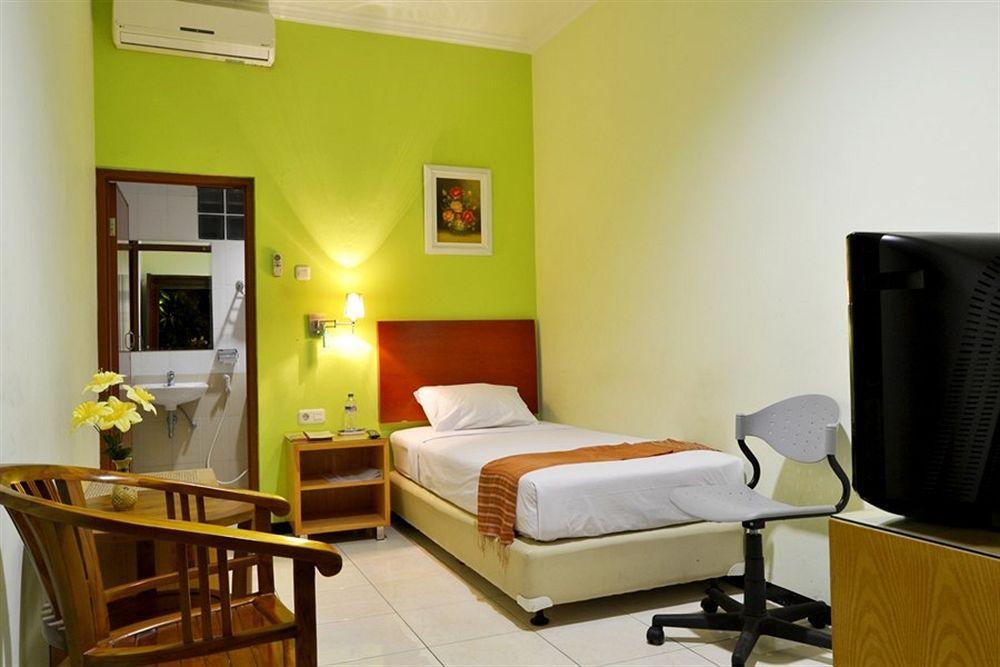 Hotel Kings Kudus Bagian luar foto