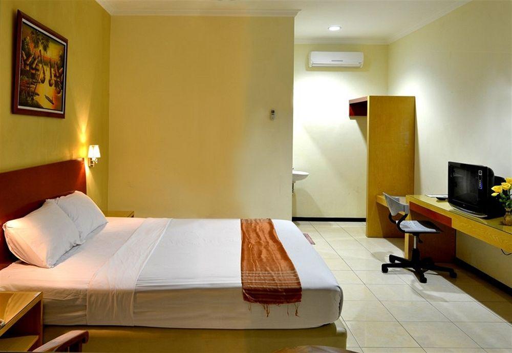 Hotel Kings Kudus Bagian luar foto