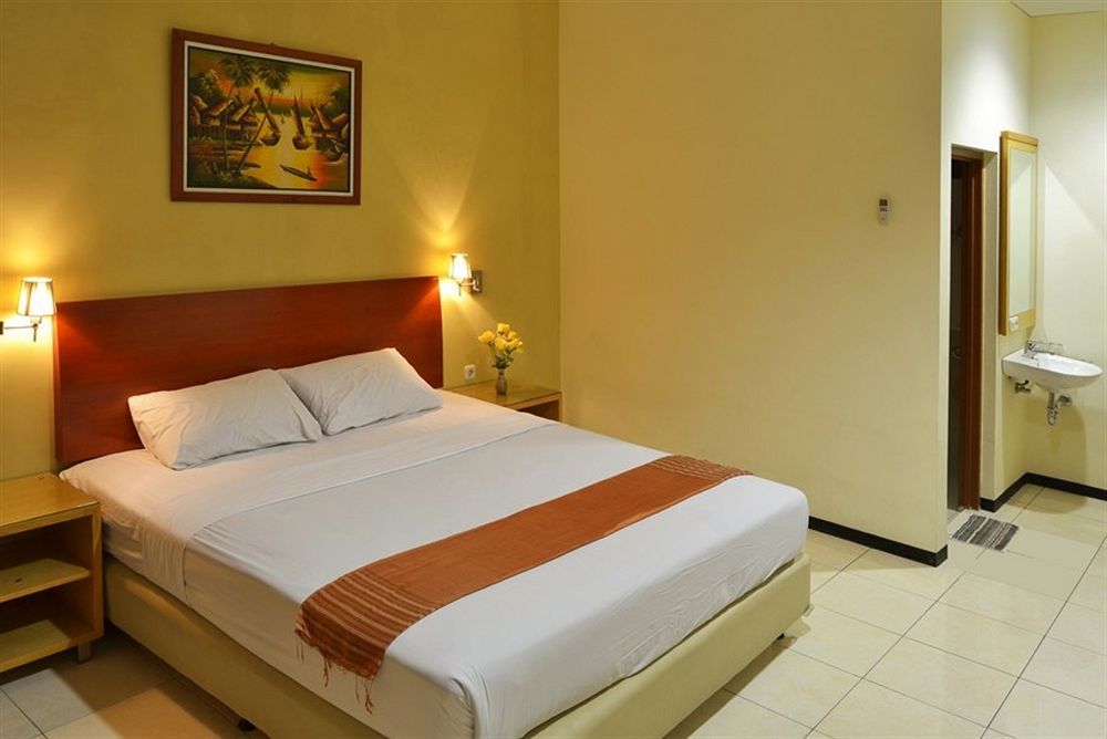 Hotel Kings Kudus Bagian luar foto