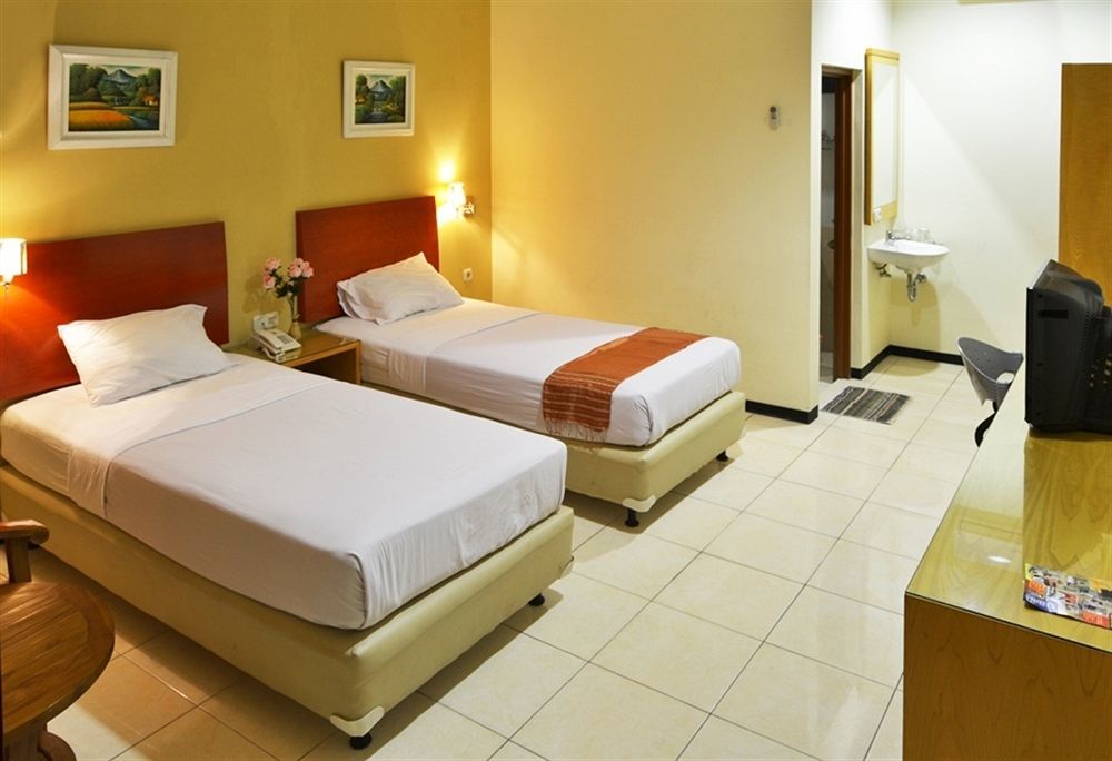 Hotel Kings Kudus Bagian luar foto